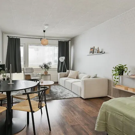 Large And Fully Equipped In Location *